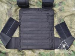 Лицевая часть панелей покрыта стропами MOLLE интерфейса